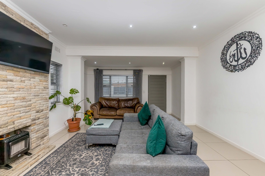 4 Bedroom Property for Sale in Ferness Estate Western Cape